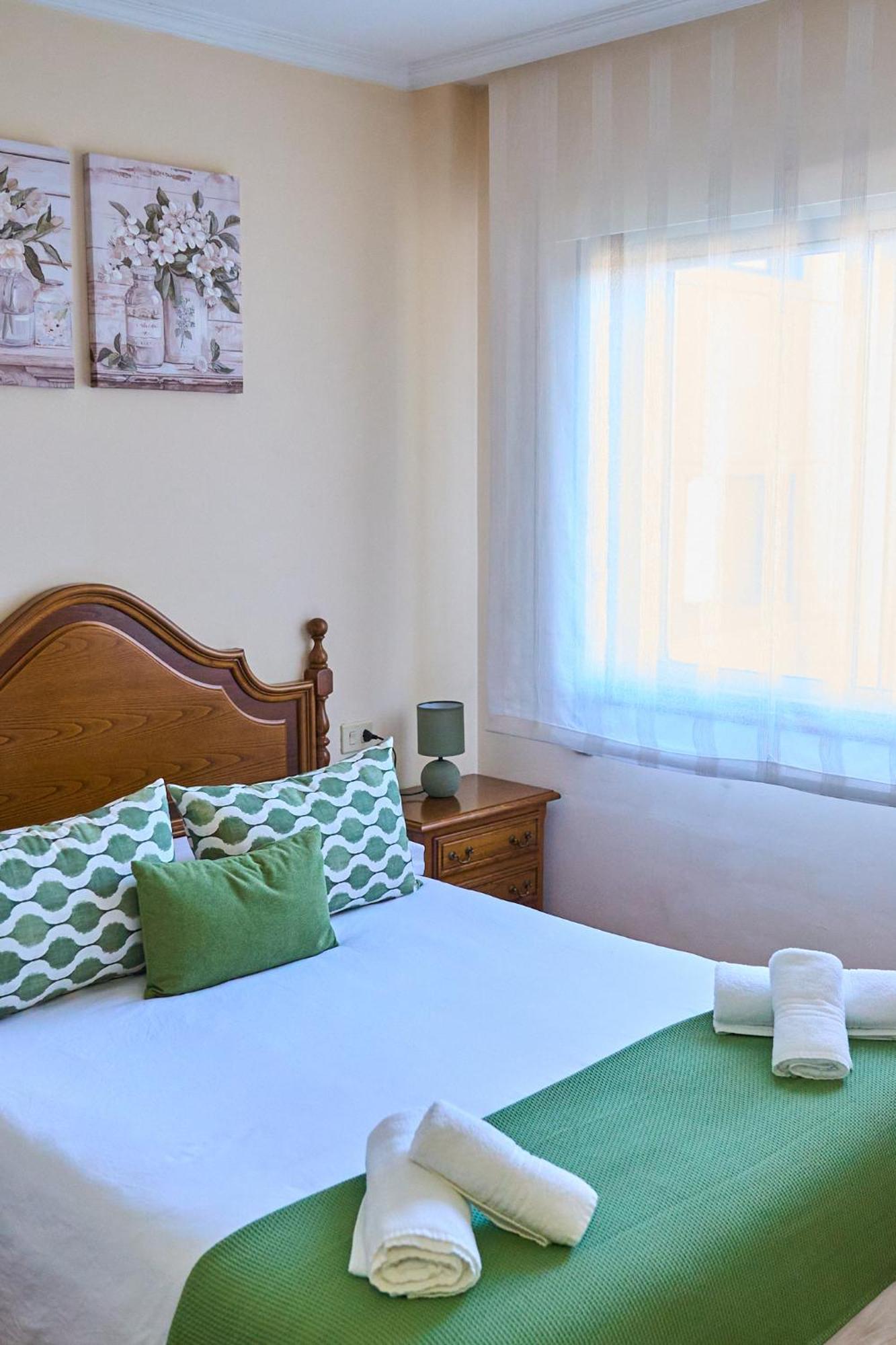 Terraza, 20min Playas, Lavadora & Secadora, X2 Parking Apartment